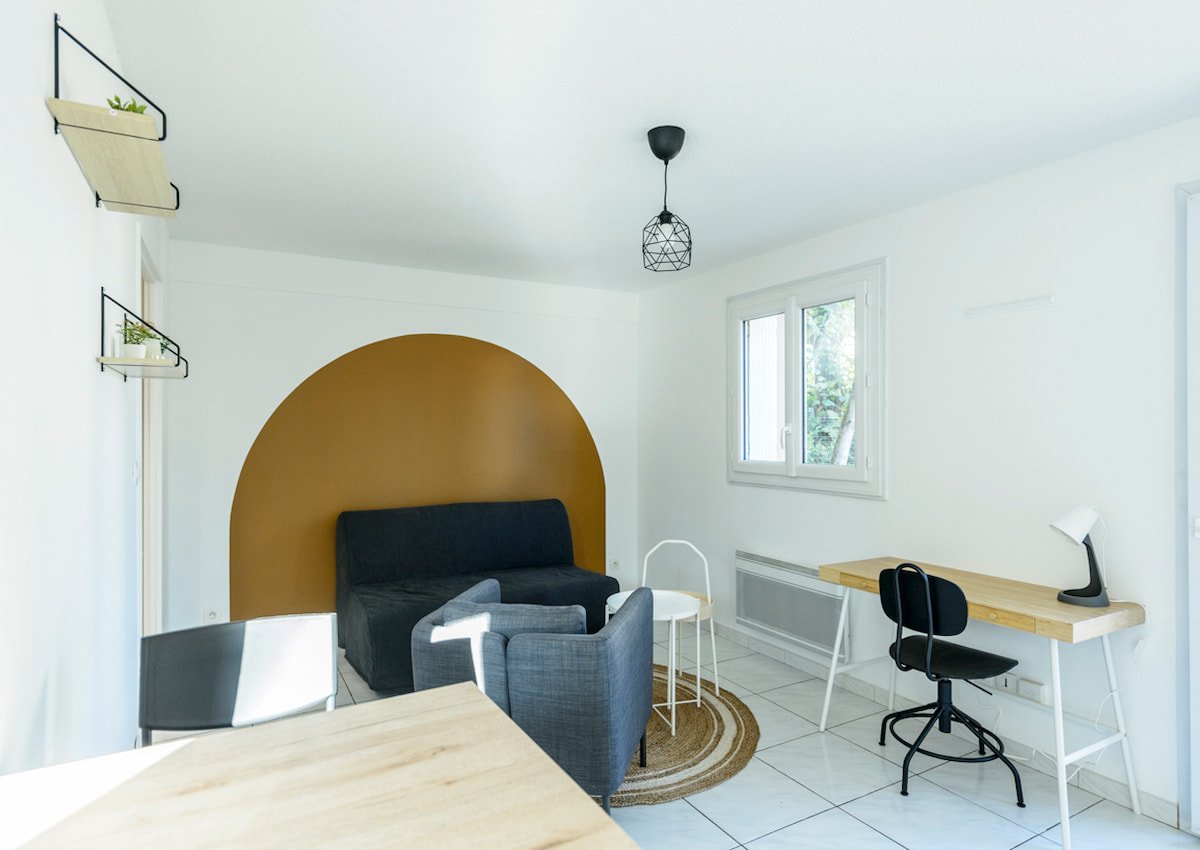 00-salon-couleur-peinture-chaude-decoration-moderne