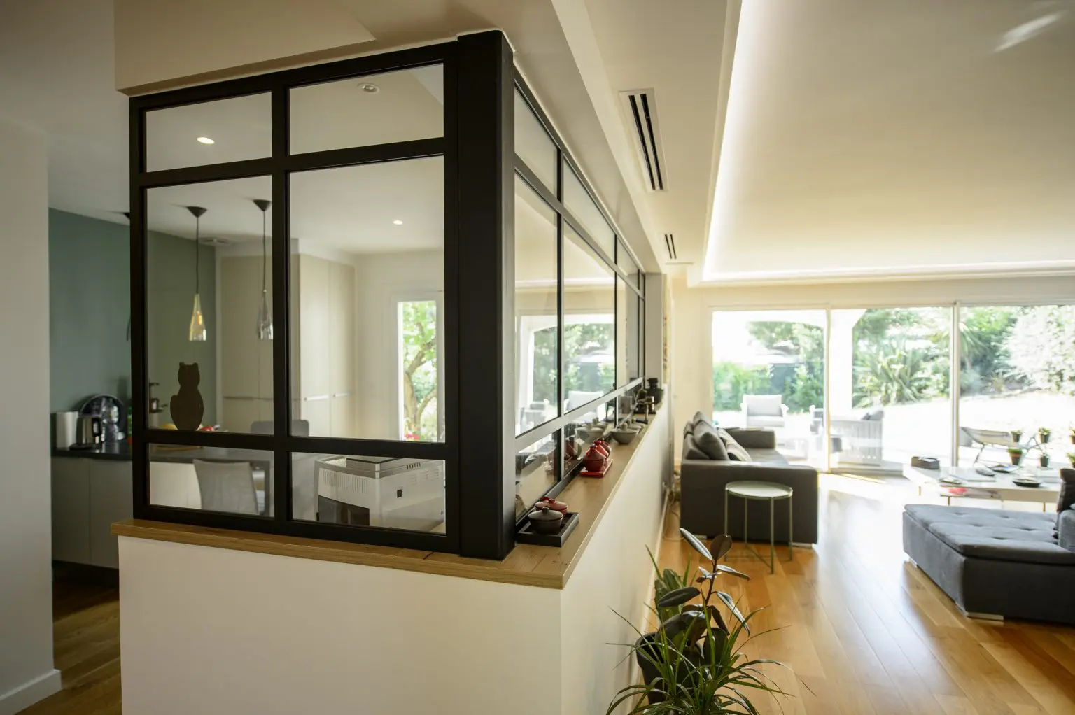 00-verriere-angle-noir-metal-salon-cuisine-separation-ouverte-vitree-1536x1022.jpg