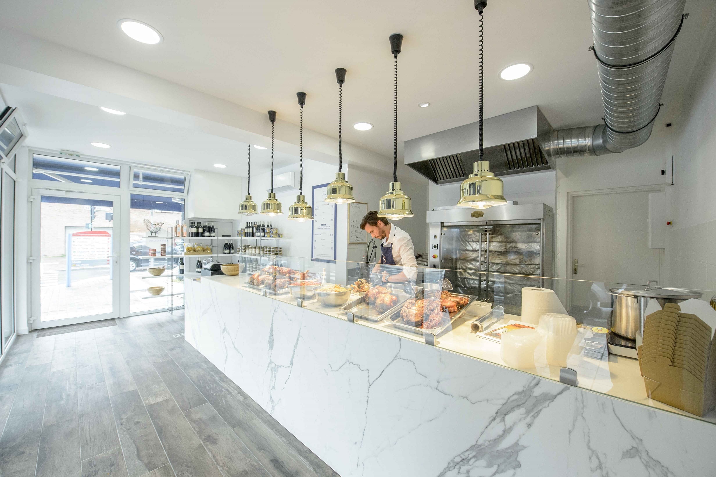 06-renovation-amenagement-interieur-dcoration-marbre-inox-banque-accueil-client-menuiseries-hotte-rotissoire