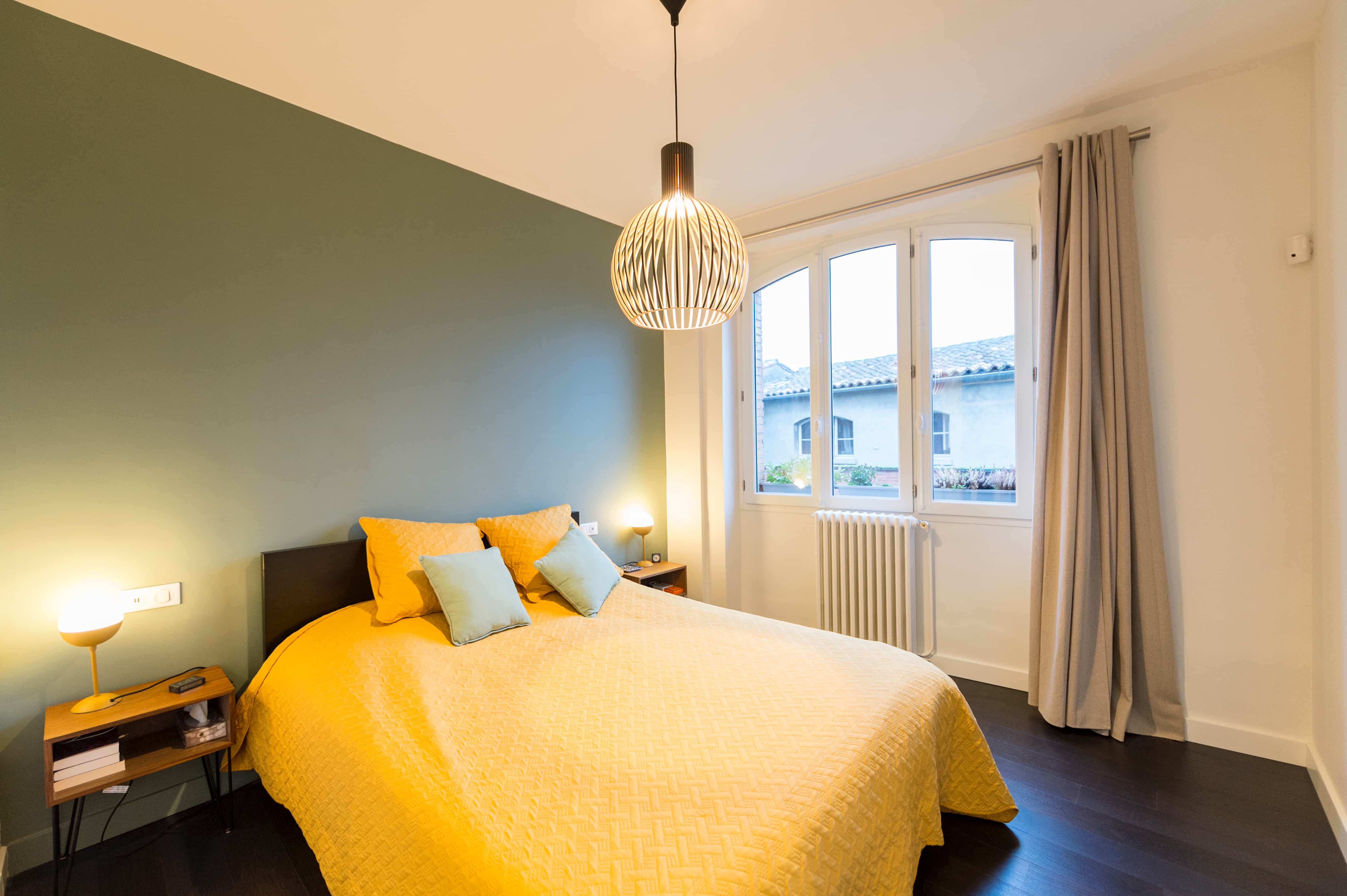 07-chambre-vert-accessoires-jaune-moutarde