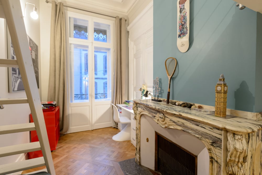 chambre-apres-cheminee-ancienne
