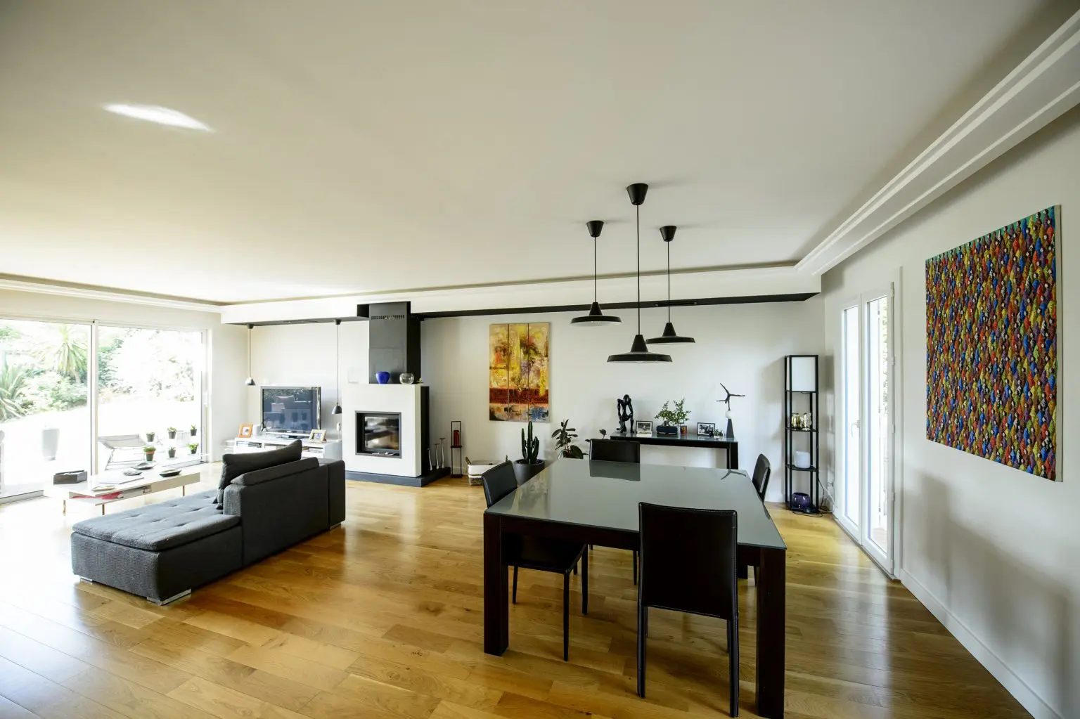 12-modernite-modification-cheminee-corniches-platre-parquet-sol-luminosite-traversant-1536x1023.jpg