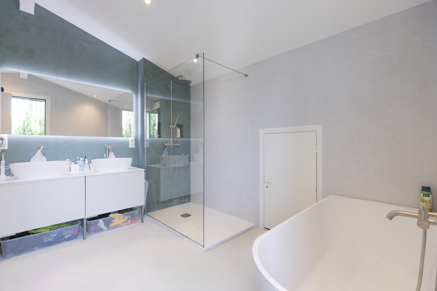 19-APRES-RENOVATION-SALLE-DE-BAIN-PARENTALE-LUMINEUSE
