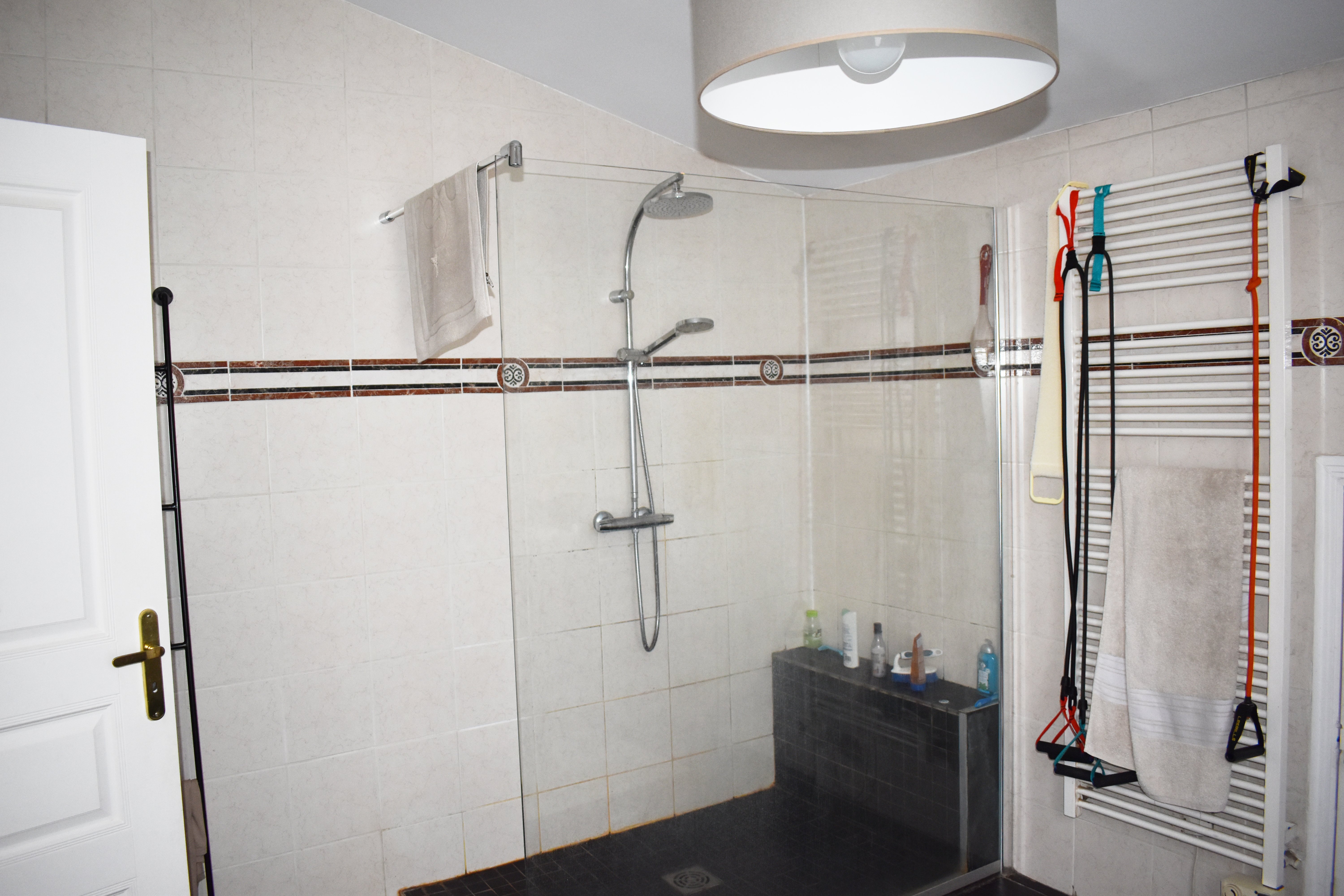 19-AVANT-RENOVATION-SALLE-DE-BAIN-PARENTALE-BLANCHE-FRISE