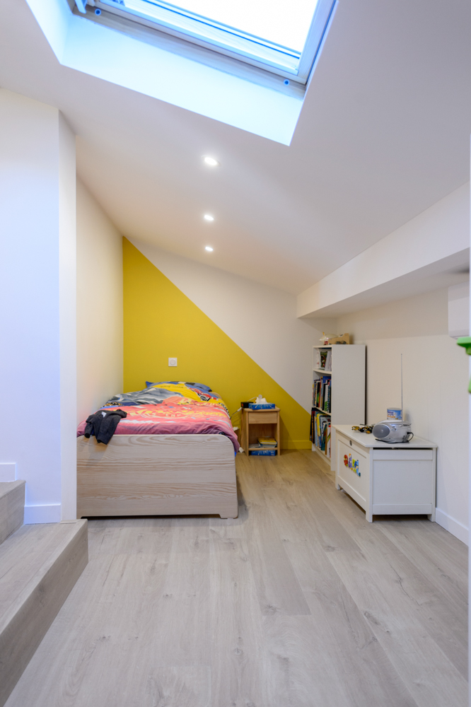 00-tete-de-lit-peinture-angle-biais-jaune-stratifie-bois-sol-mobilier-bois