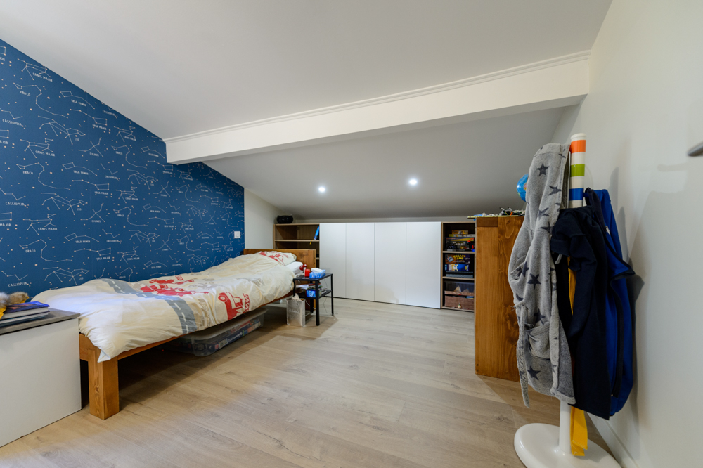 Rénovation et séparation en deux chambre d'enfants à Balma