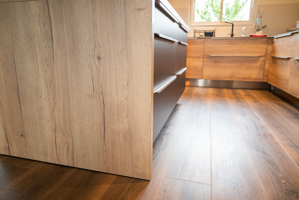 00-detail-materiaux-matiere-bois-stratifie-clair-fonce-contraste