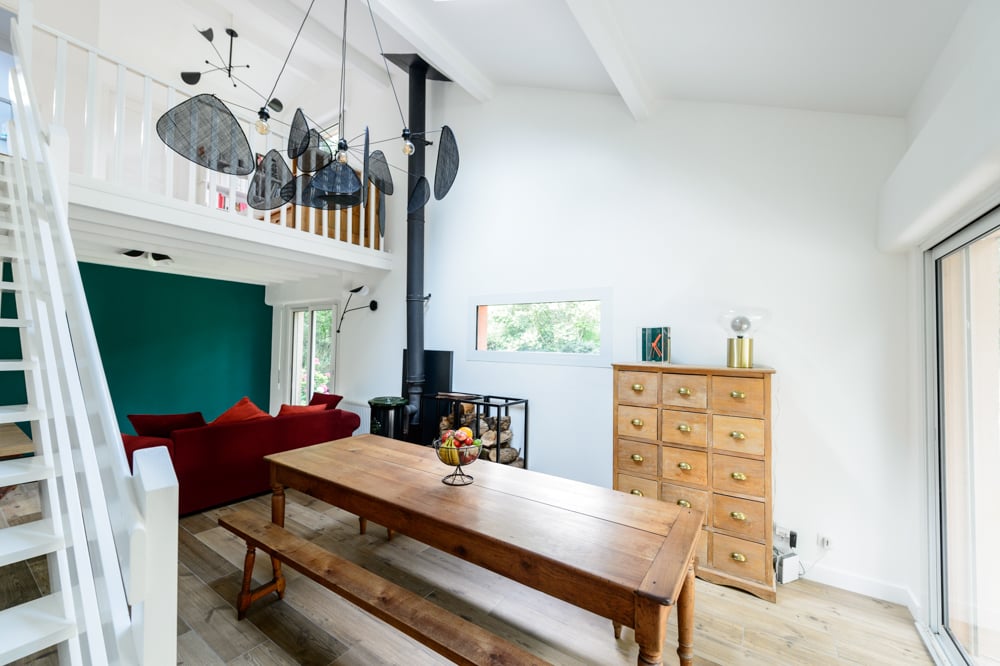 10-escalier-salle-a-manger-mobilier-amenagement-espace-familial-reception-meuble-bois-mezzanine