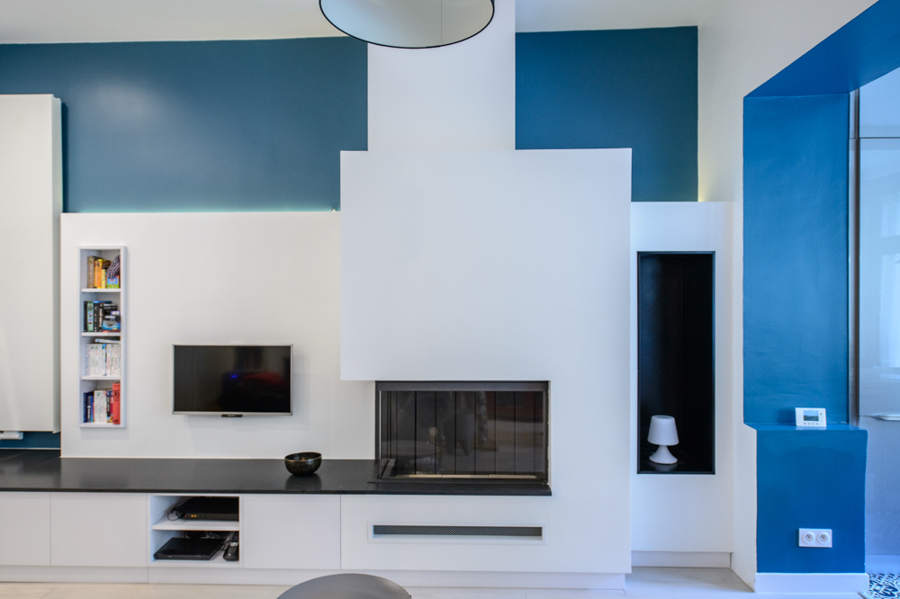 beaux-intérieurs-amenagement-cheminee-avec-rangements
