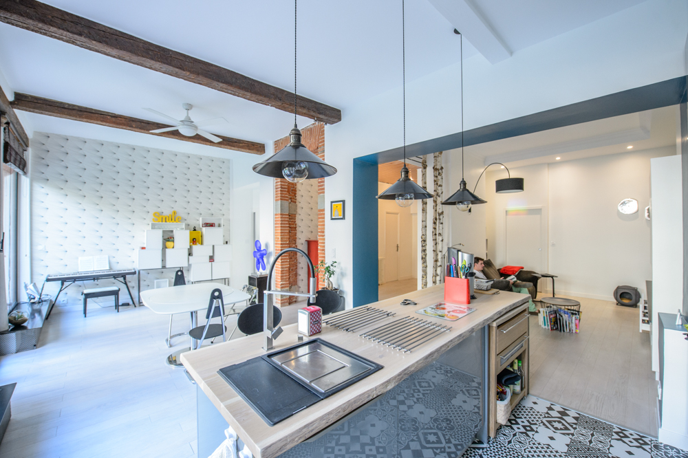 beaux-interieurs-cuisine-grise-et-bois