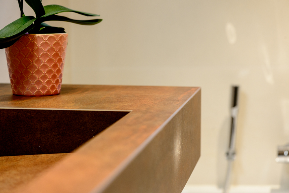 vasque-orchidee-detail-corten-carrelage-sur-mesure