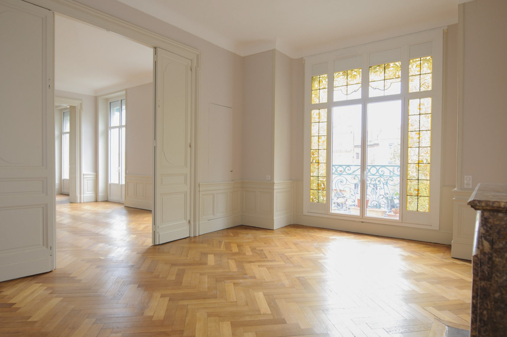 beaux-interieurs-grand-volume-corniche-staff-moulure-e1494427118327