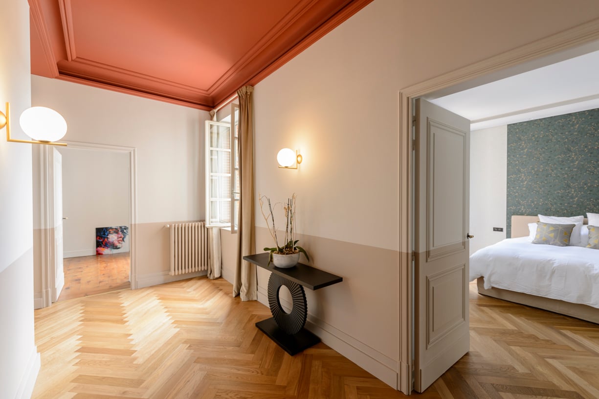 vestibule-vue-sur-chambre-rideau-lin