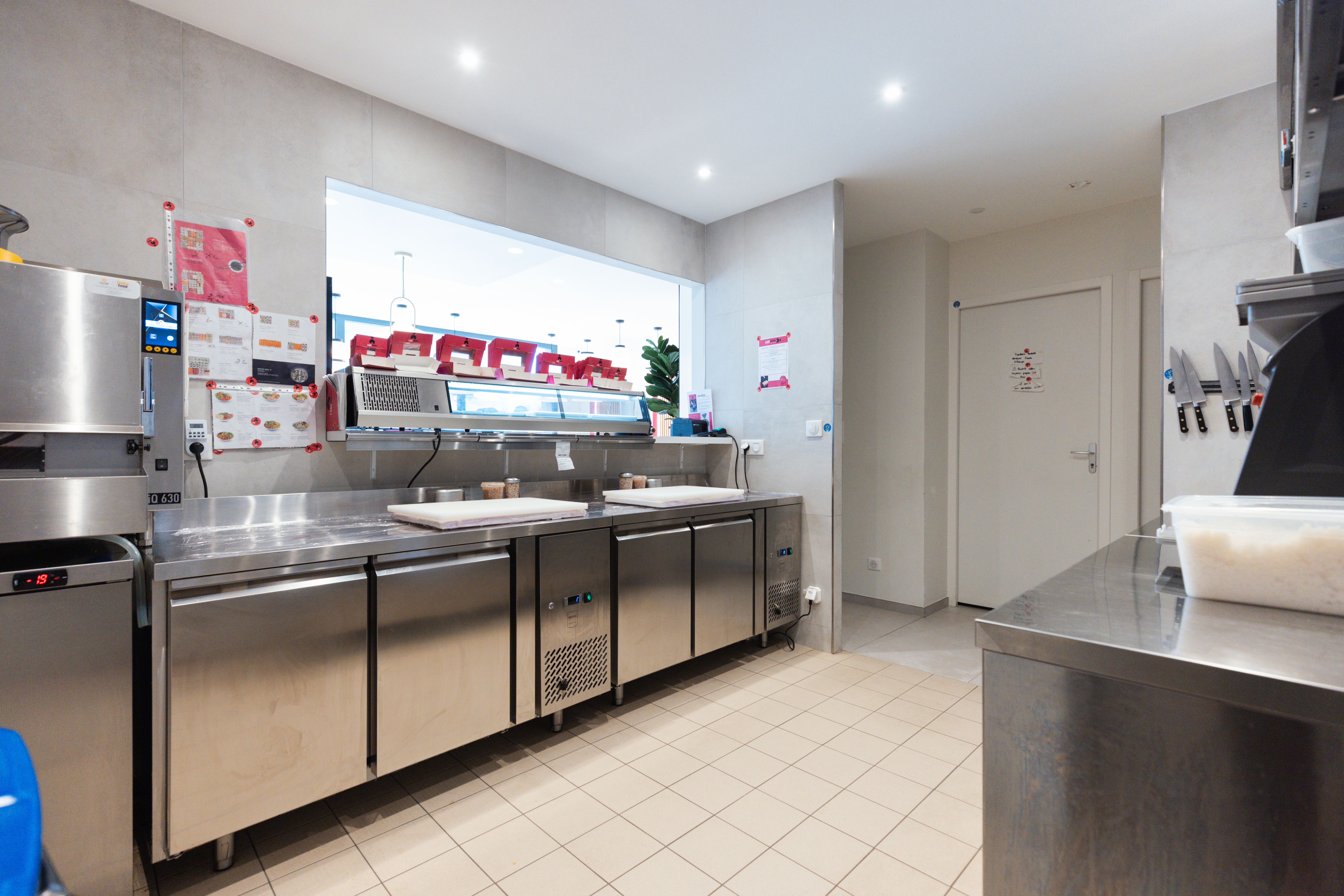 PHOTO-APRES-CUISINE-INOX-CARRELAGE