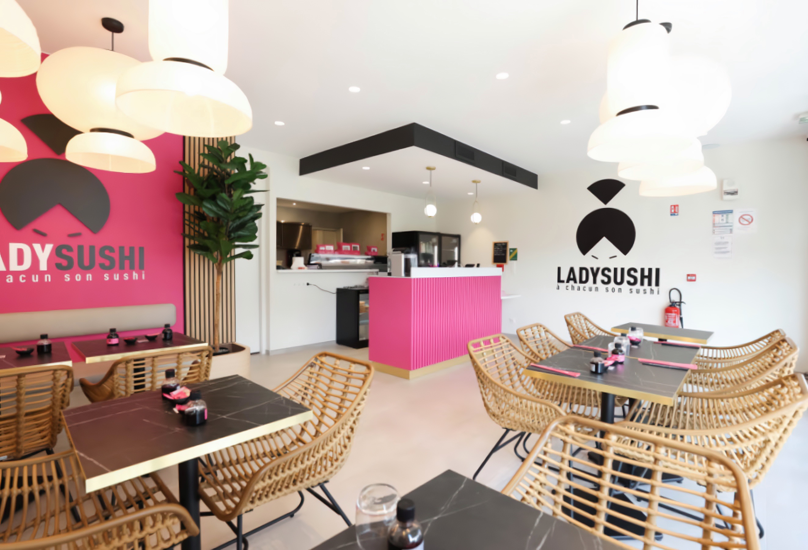 PHOTO-APRES-RESTAURANT-ROSE-NOIR-COMPTOIR-
