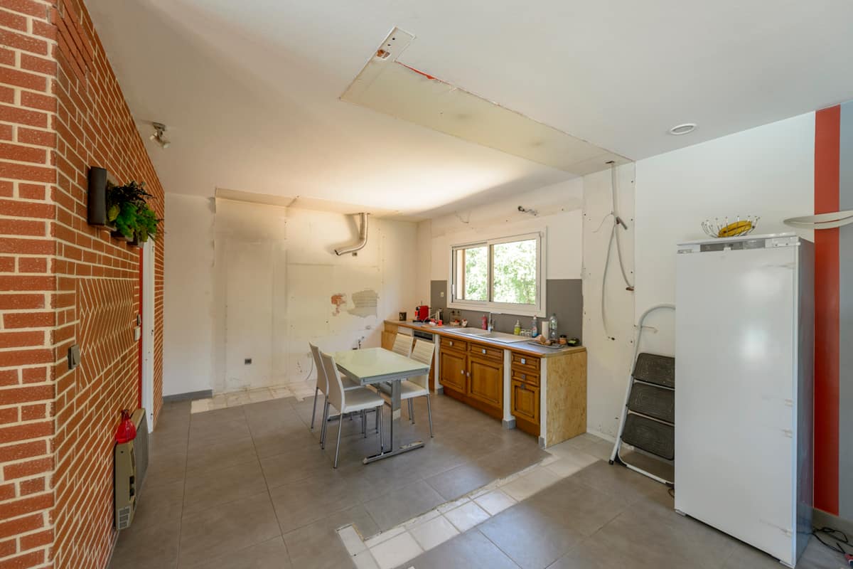 01-demolition-cuisine-anciennement-fermee