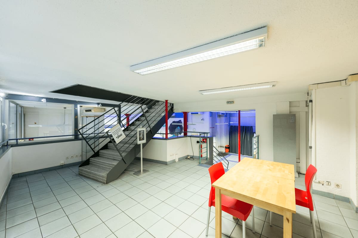 01-Avant-renovation-locaux-professionnels-bureau-accueil-client