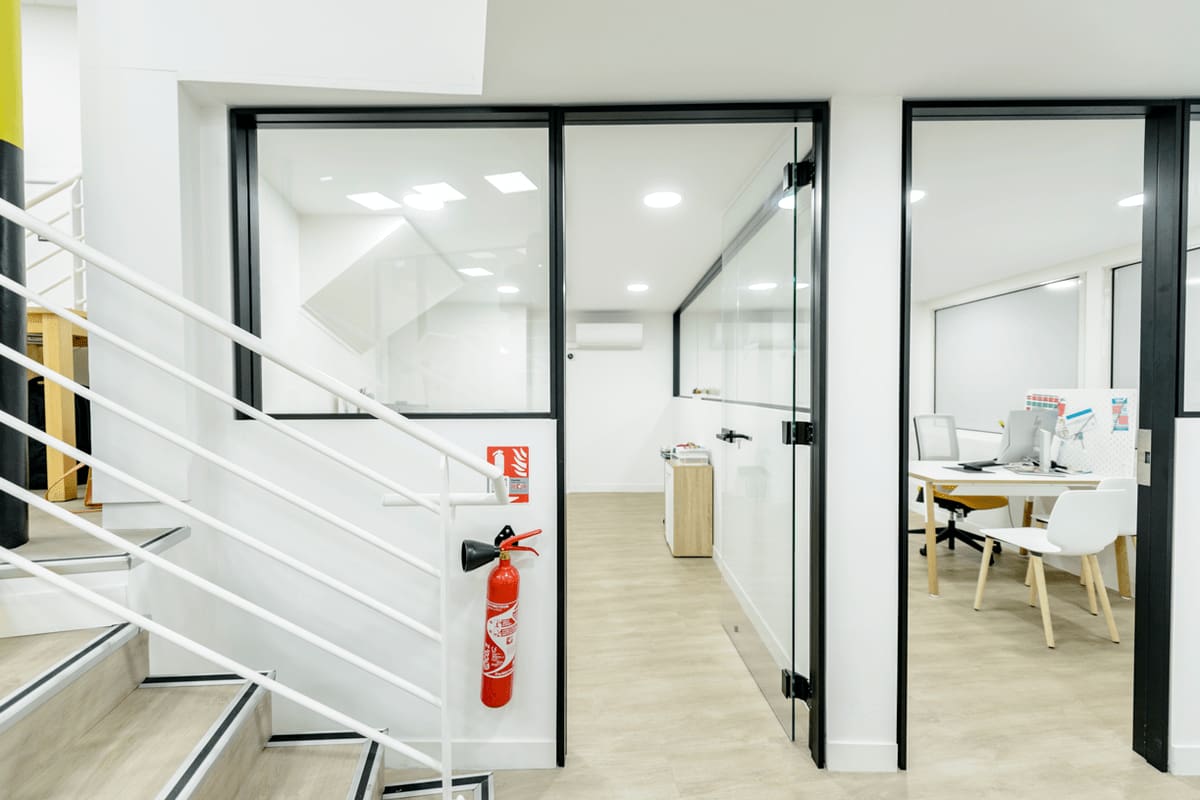 11-bureaux-cloisonnes-confidentiels-cloison-vitree-intimiste