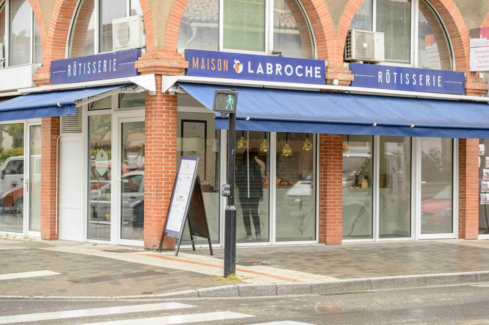 02-rotisserie-apres-renovation-exterieure-bleu-briquette