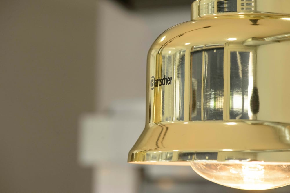rotisserie-detail-lampe-laiton-uv-chauffage-cuisson