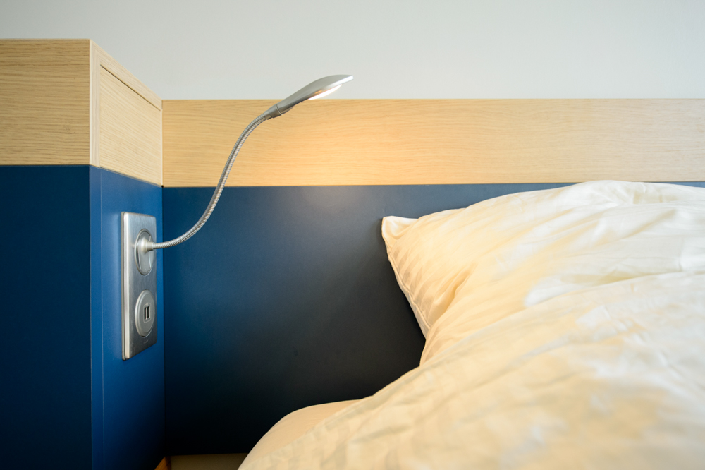 beaux-interieurs-liseuse-integree-dans-tete-de-lit-sur-mesure