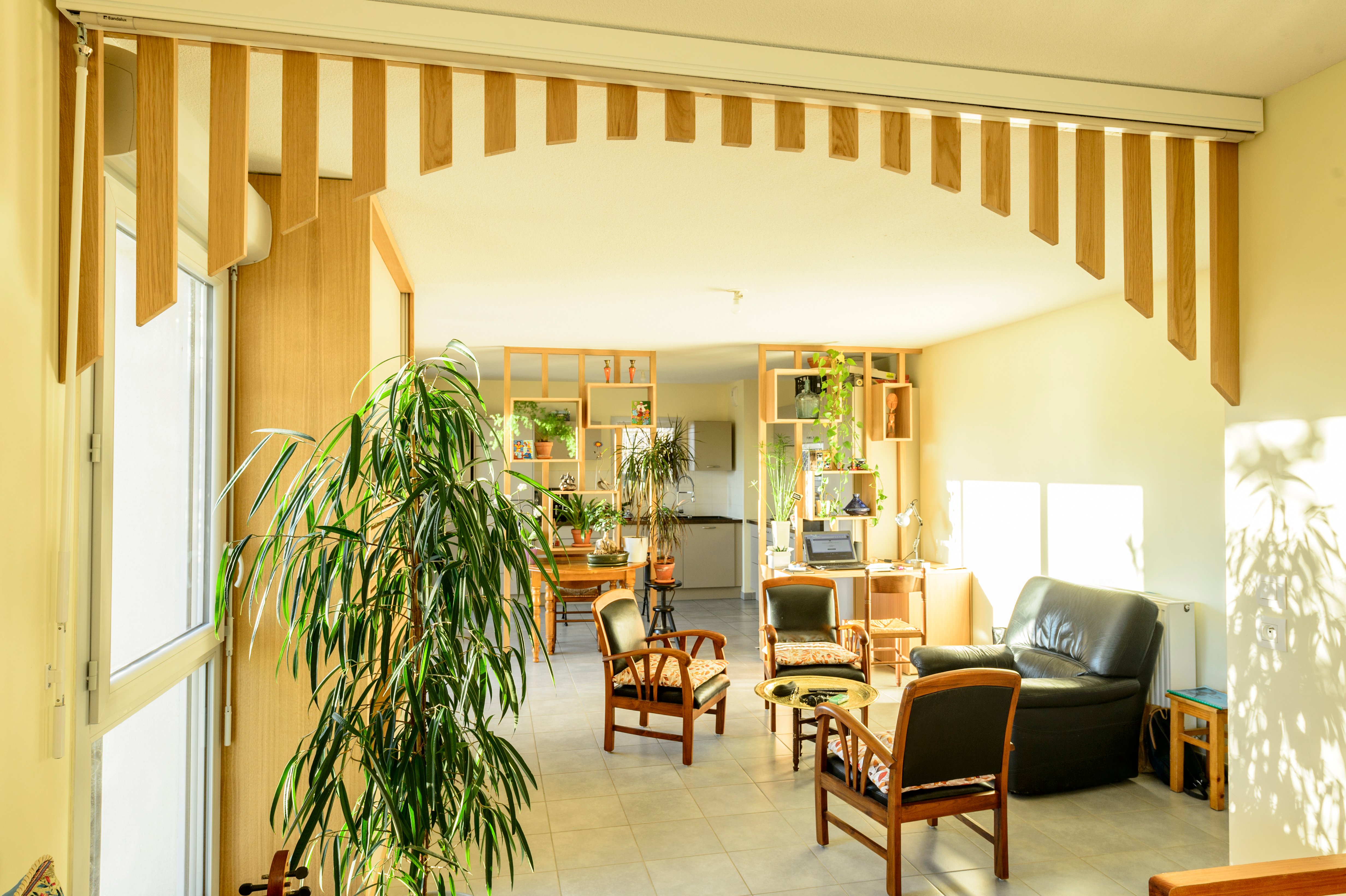 arche-salon-marocain-store-enrouleur-separation-piece-appartement-1