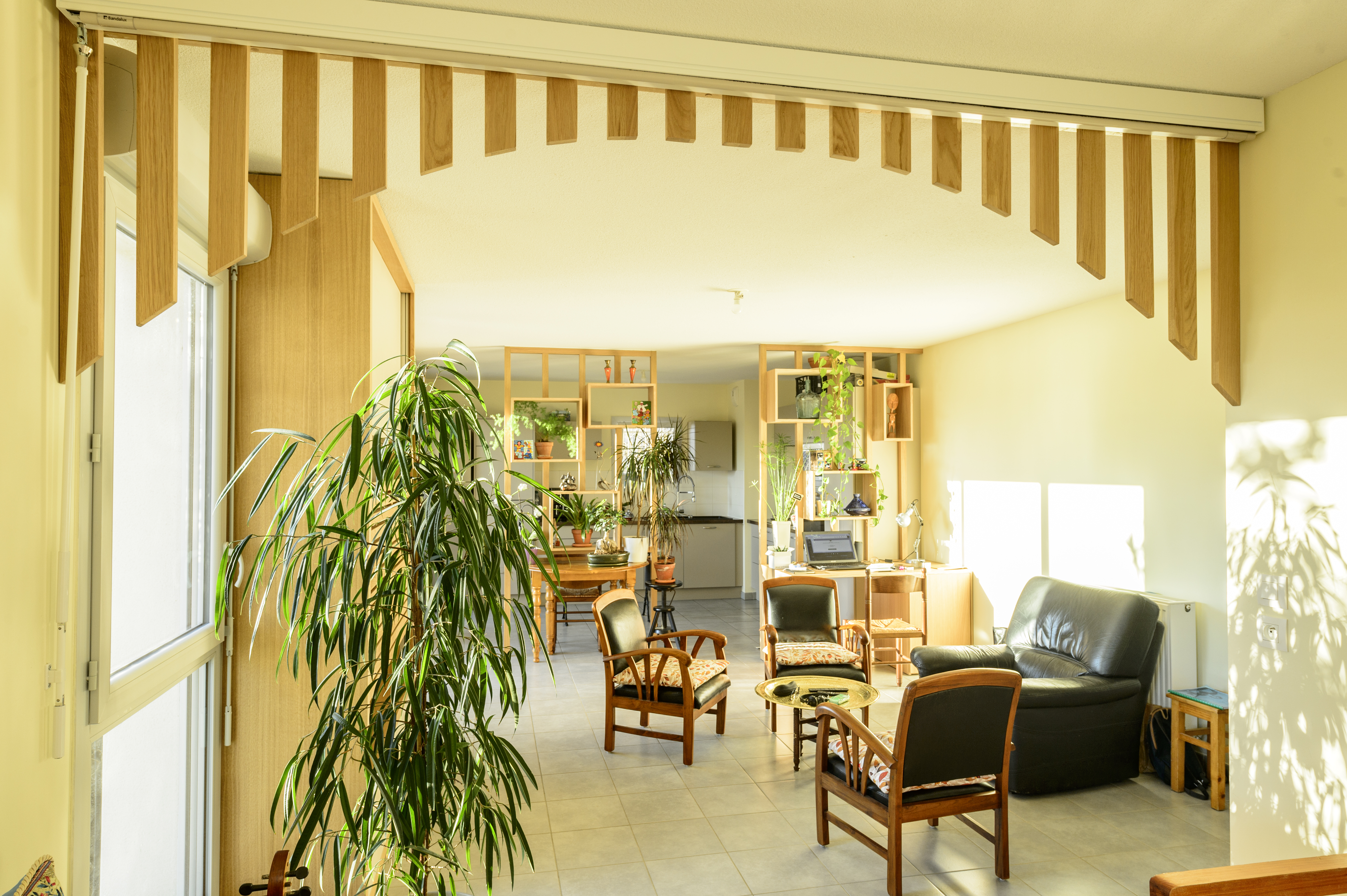 arche-salon-marocain-store-enrouleur-separation-piece-appartement