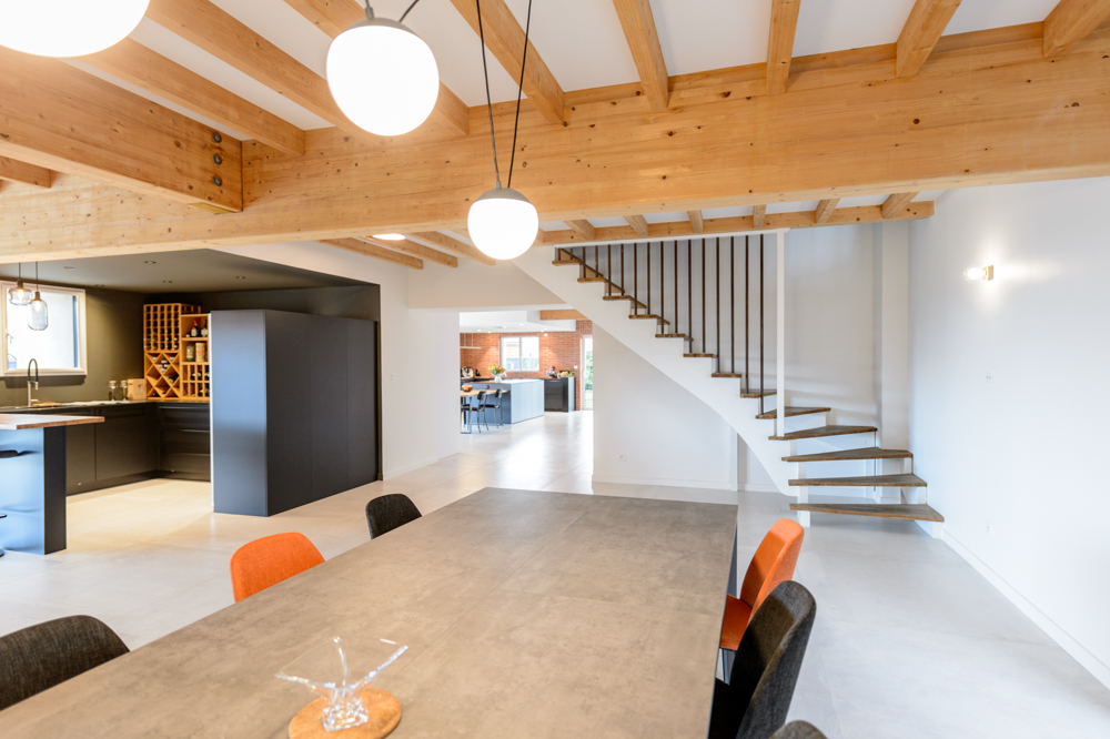 12-apres-escalier-bar-sejour-salle-a-manger-volume-espace-luminaire-suspension