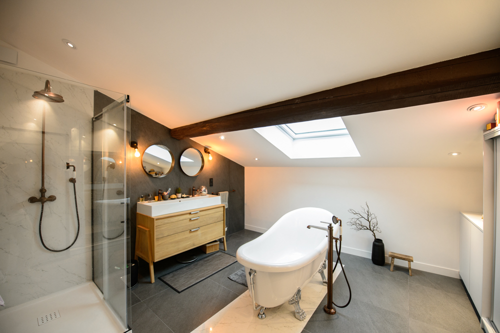 beaux-interieurs-magnifique-salle-de-bain-parentale-apres-renovation