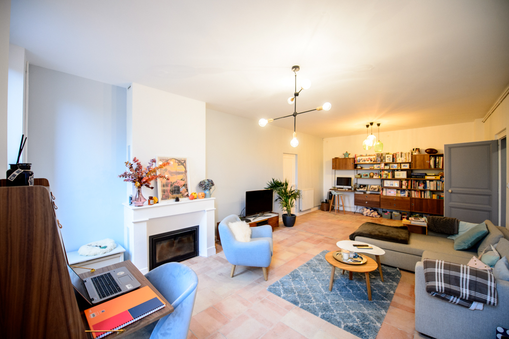 beaux-interieurs-salon-avec-cheminee-esprit-retro-1