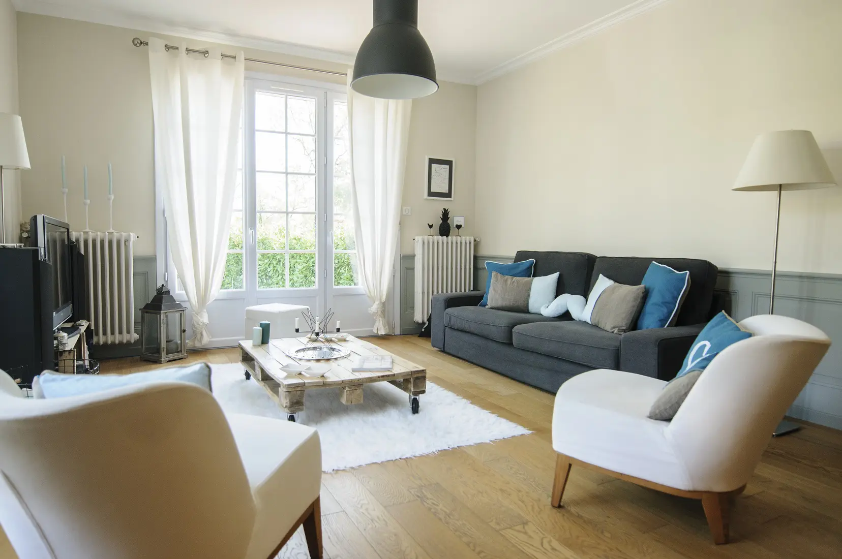 beaux-interieurs-salon-suspensions-industriel.jpg