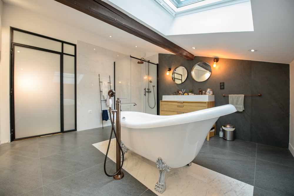beaux-interieurs-vue-de-la-nouvelle-salle-de-bain