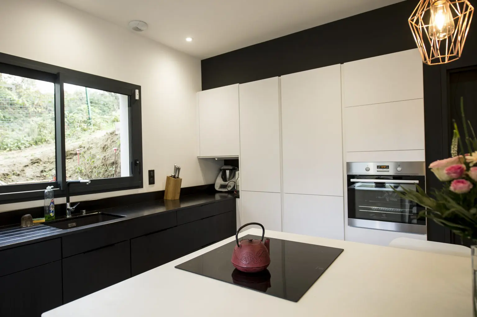 cuisine-moderne-noire-blanche-1536x1022.jpg