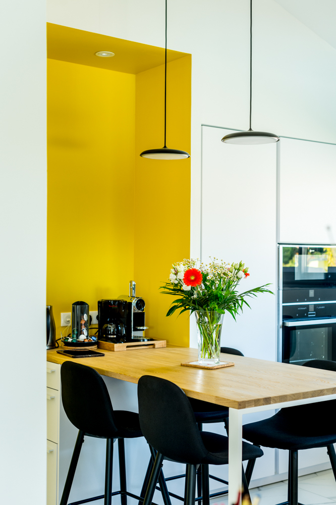 cuisine-niche-jaune-coin-repas