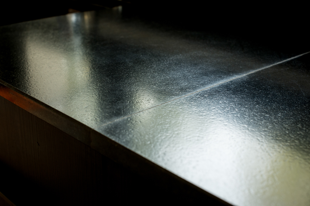detail-noir-matiere-texture-brillant-reflet