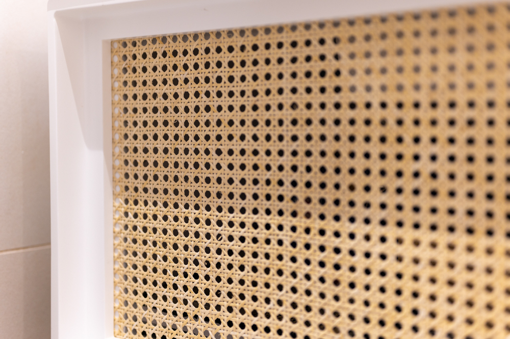 00-meuble-suspendu-frene-massif-cannage-design-contemporrain-chaleureux-bois