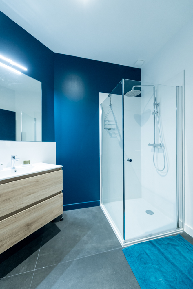 salle-d-eau-bleu-eletrique