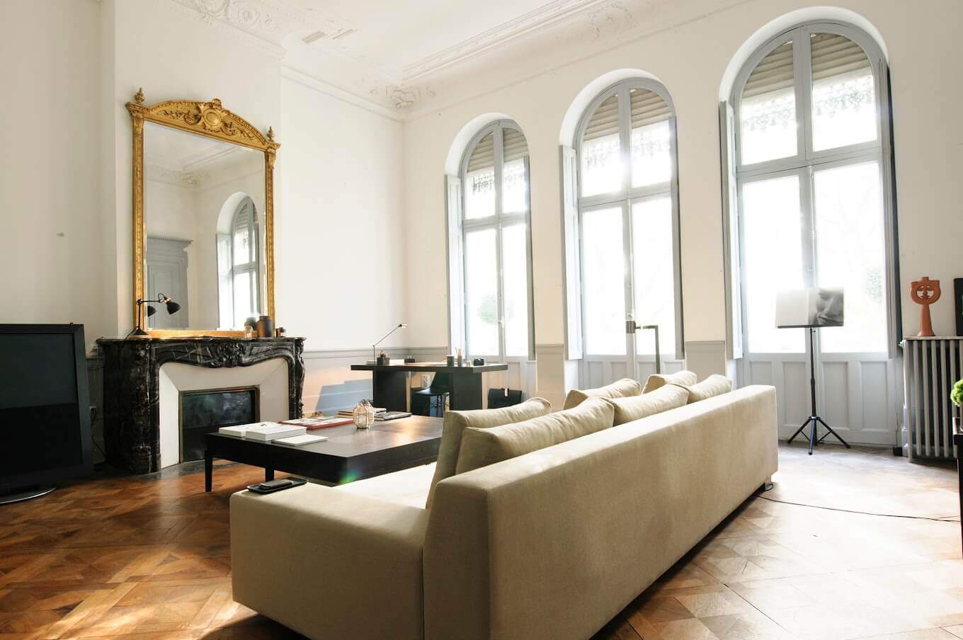 salon-ancien-canapé-moderne