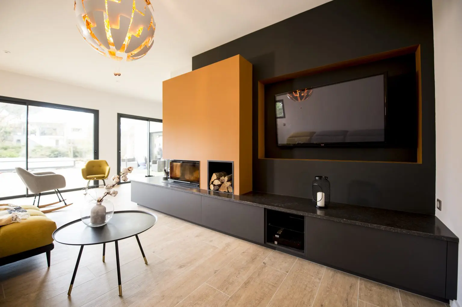 salon-angle-design-noir-orange-1536x1022.jpg
